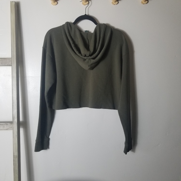 WILD FABLE OLIVE CROPPED HOODIE SIZE MEDIUM - Picture 2 of 10